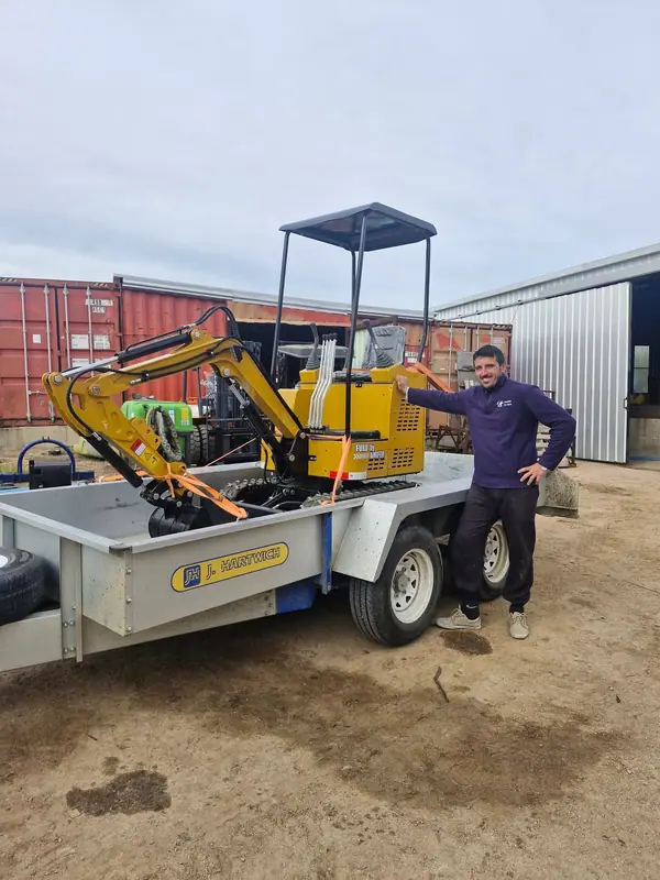 Miniexcavadoras y equipos de obra entregado por AMIFER S.A.