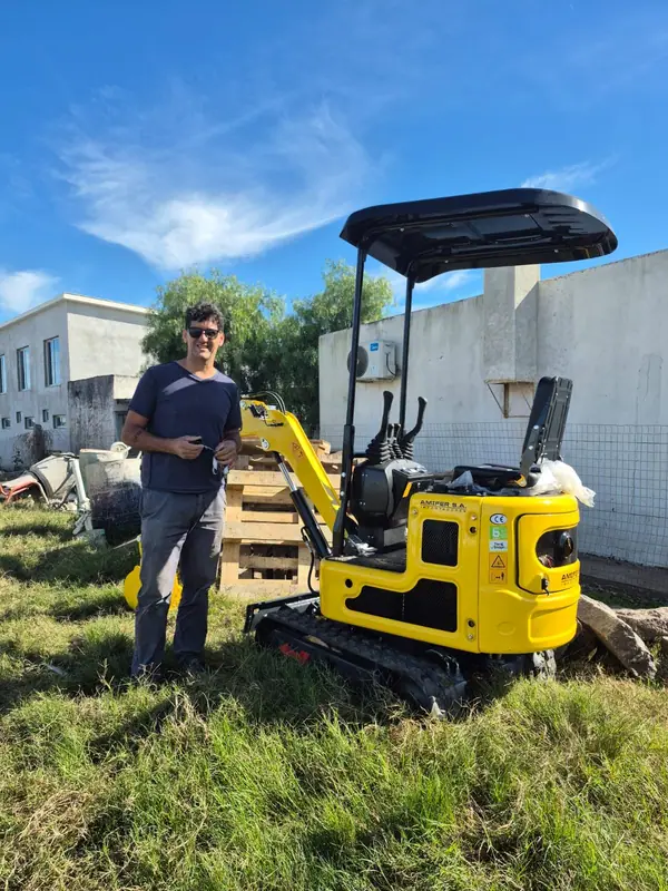 Miniexcavadoras y equipos de obra entregado por AMIFER S.A.