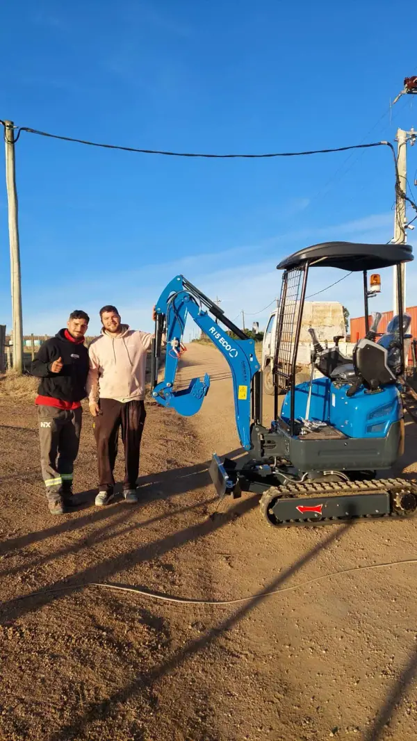 Miniexcavadoras y equipos de obra entregado por AMIFER S.A.