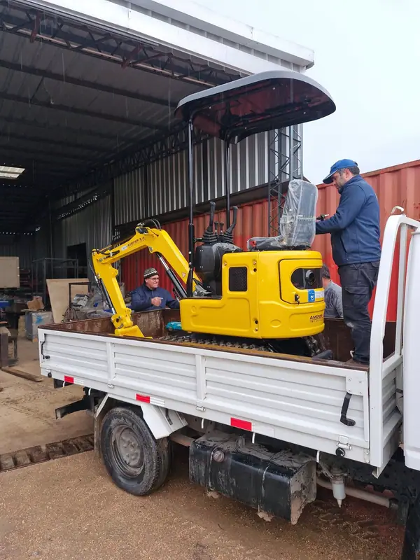 Miniexcavadoras y equipos de obra entregado por AMIFER S.A.