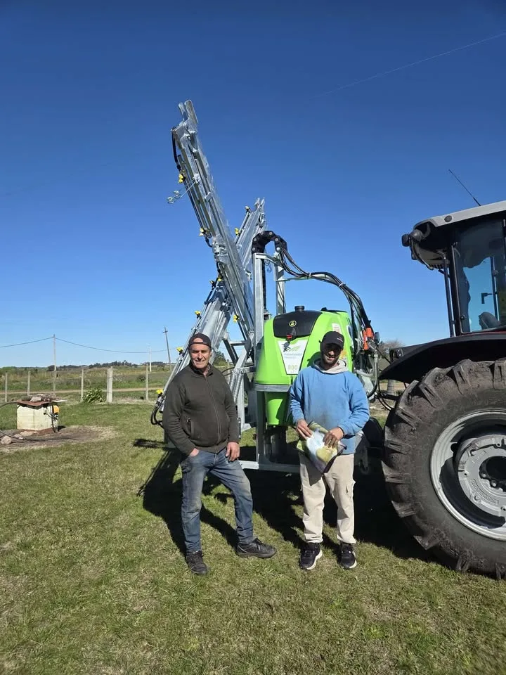 Pulverizadora Bufer 800 en una entrega de AMIFER